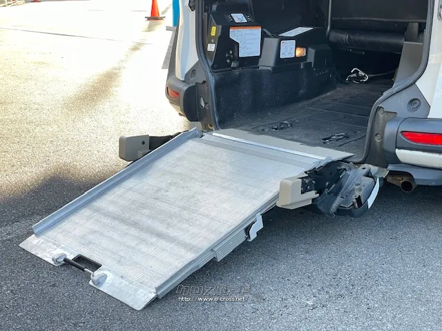 車いすのままスロープを乗降できる「X 車いす仕様車(タイプI) トヨタ シエンタ