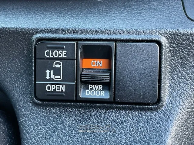 後方左側パワースライドドア トヨタ シエンタ