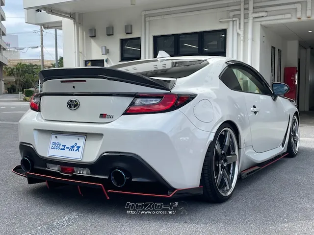 水平に低く通ったアンダーボディとキャビン後部の絞り込み トヨタ GR86