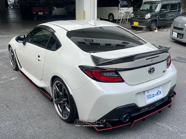 エンジンは、進化を遂げた新採用のD‐4S搭載水平対向4気筒エンジンを採用。 トヨタ GR86