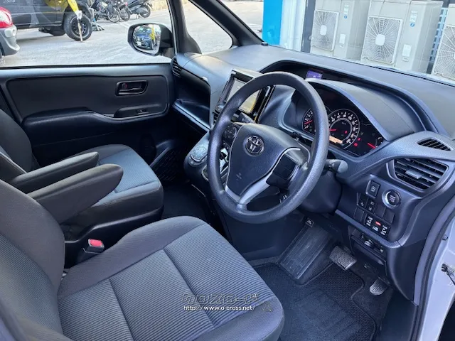 2Lエンジン(3ZR‐FAE)を搭載し、アイドリングストップ機能を採用 トヨタ ノア