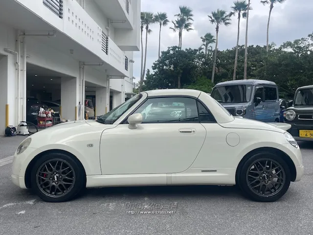 自社工場を完備している為、納車後のアフターフォローもお任せください ダイハツ コペン