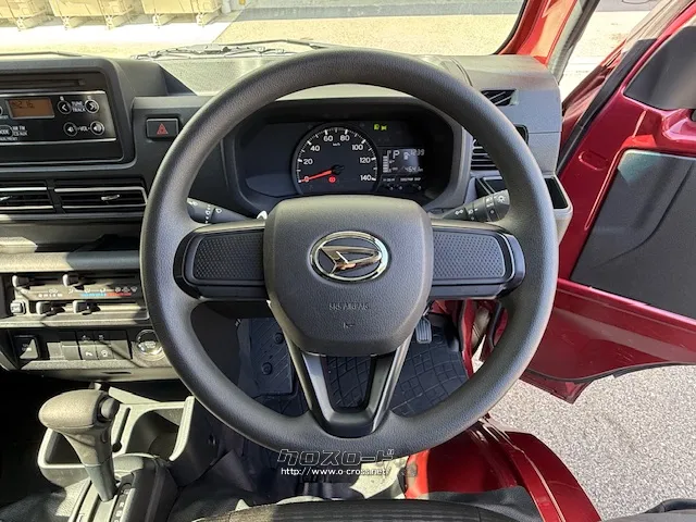 シンプルなハンドルまわり ダイハツ ハイゼットトラック