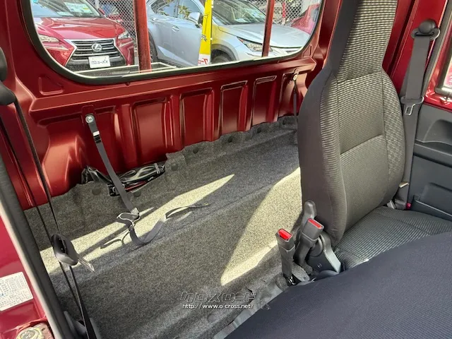 ジャンボなのでシートの後ろにもゆとりあり ダイハツ ハイゼットトラック