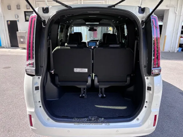 お問い合わせはユーポス奥武山店まで!098-852-0810 トヨタ エスクァイア