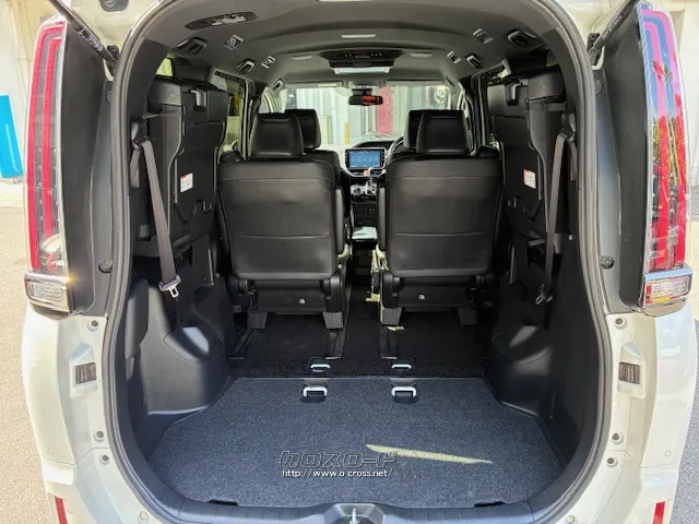 お問い合わせはユーポス奥武山店まで!098-852-0810 トヨタ エスクァイア