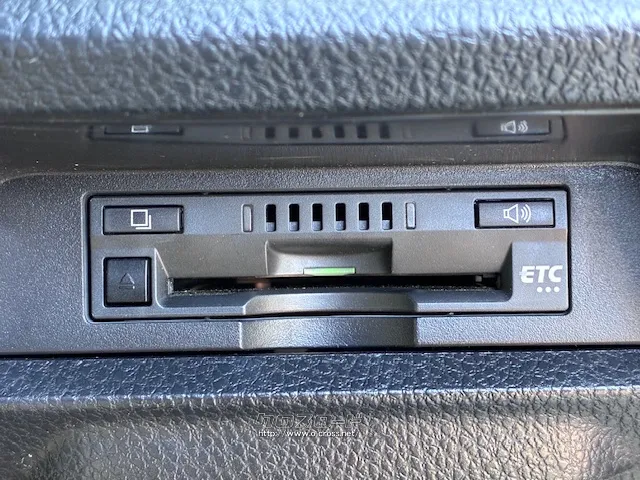 お問い合わせはユーポス奥武山店まで!098-852-0810 トヨタ エスクァイア