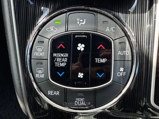 お問い合わせはユーポス奥武山店まで!098-852-0810 トヨタ エスクァイア