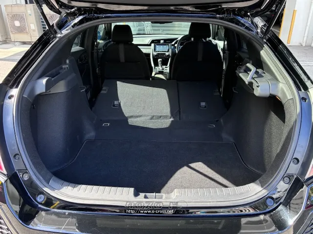 ゆとりある室内空間を確保するとともに、大開口かつ大容量な荷室 ホンダ シビック