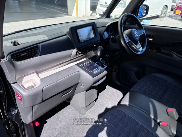 車線維持支援機能で、車線中央付近を走る手助け 三菱 デリカミニ