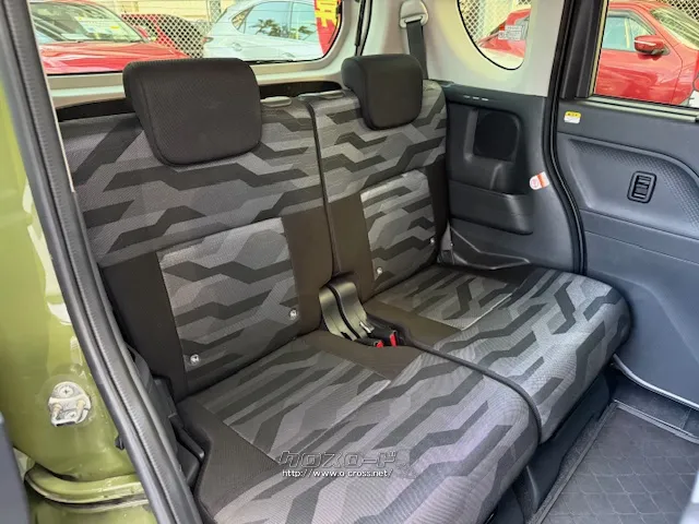 迷彩柄のシート ダイハツ タント