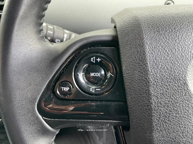 ステアリングスイッチ(音量調整/チャンネル切り替え/ソース切り替え) トヨタ プリウス