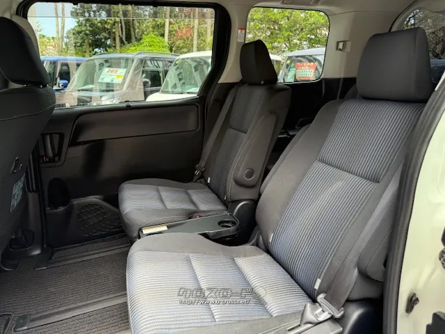 きれいに使われた内装 トヨタ ヴォクシー