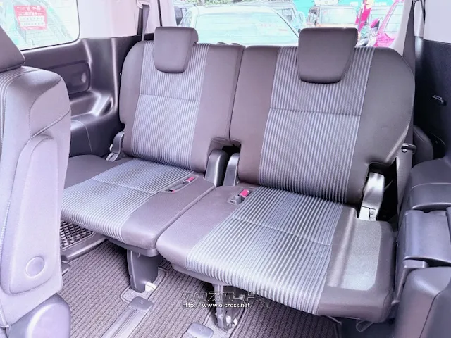 サードシートもゆったりとした空間 トヨタ ヴォクシー