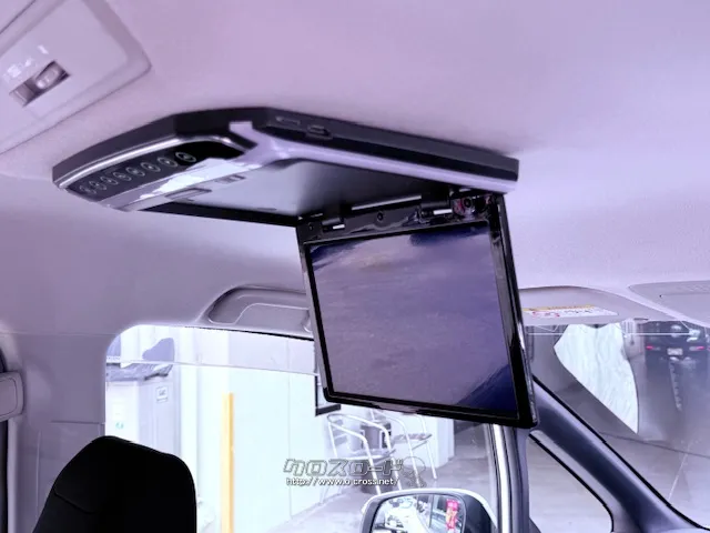 フリップダウンモニターで後部座席からテレビ視聴可能 トヨタ ヴォクシー