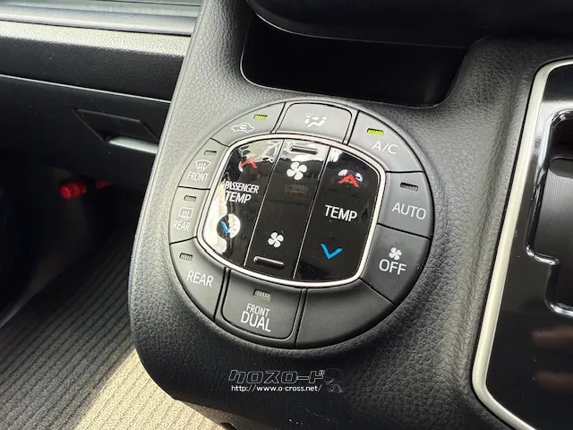 簡単操作のオートエアコン トヨタ ヴォクシー