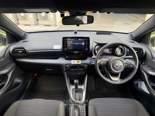 ムダをそぎ落として広さと快適さを確保し、運転に集中できる空間を表現 トヨタ ヤリス