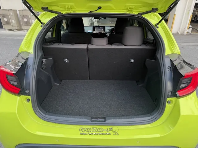 荷室もしっかり荷物を積めます トヨタ ヤリス