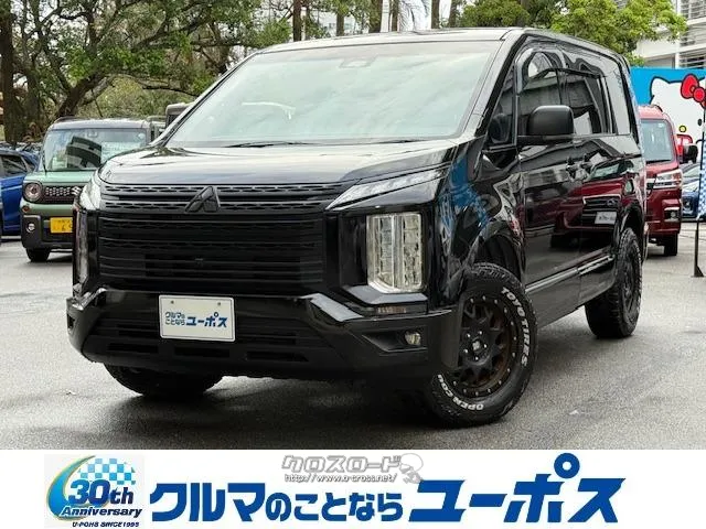 縦型のマルチLEDヘッドライトとLEDポジションランプ 三菱 デリカD:5