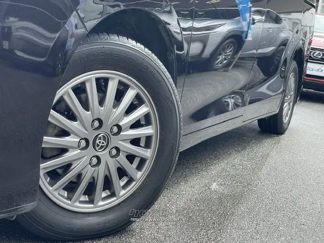 タイヤサイズ(前)195/65R15タイヤサイズ(後)195/65R15 トヨタ エスクァイア