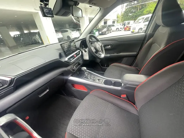 運転席からの視界の良さに配慮したインストルメントパネル トヨタ ライズ