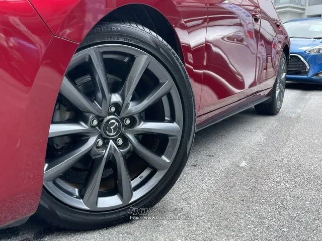 タイヤサイズ(前後)215/45R18 89W マツダ MAZDA3ファストバック
