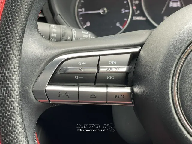 ステアリングスイッチ(音量調整/チャンネル切り替え/ソース切り替え) マツダ MAZDA3ファストバック