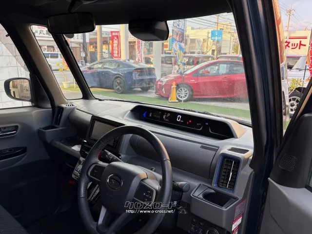 女性でも運転しやすい運転席です。 ダイハツ タント