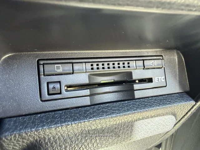 お問い合わせはユーポス奥武山店まで!098-852-0810 お電話お待ちしてお トヨタ ヴォクシー