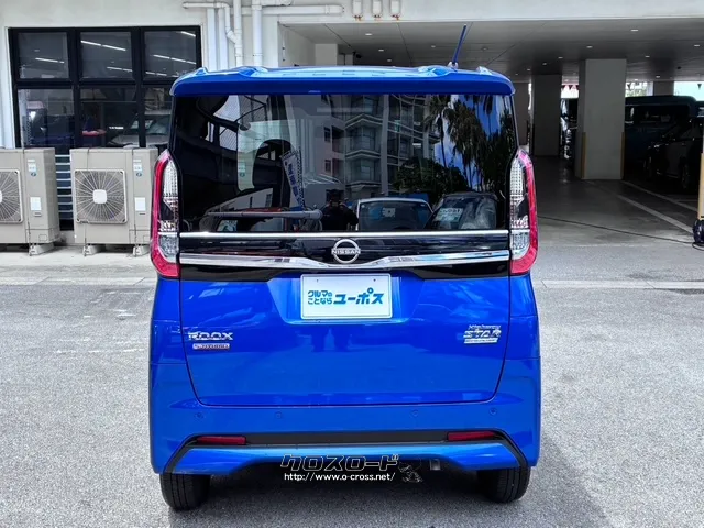 鮮やかなオーシャンブルーパール色 日産 ルークス