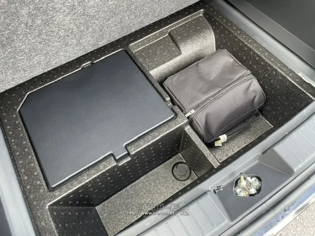 荷室下 ダイハツ ロッキー
