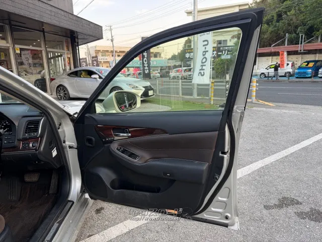 ★口コミ高評価を獲得お問合せはユーポスコザ店まで☆098-934-8277☆彡 トヨタ クラウンロイヤル