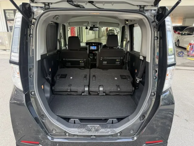荷室の積載性を高める多機能デッキボード(防汚シート付)を設定 ダイハツ トール