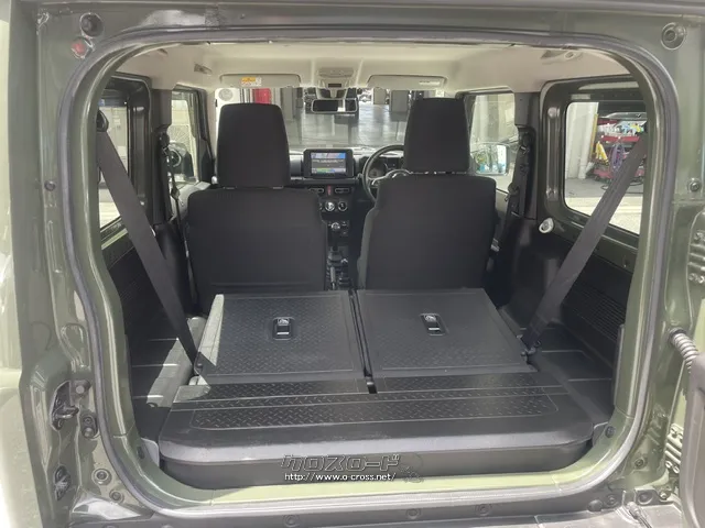 シートを倒せば急な大荷物にも対応 スズキ ジムニー