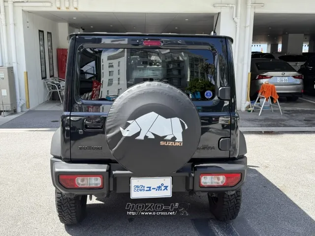 「副変速機付パートタイム4WD」、「3リンクリジッドアクスル式サスペンション」と スズキ ジムニーシエラ