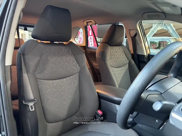 ホールド感とクッション性を兼ね備えたフロントシート トヨタ RAV4