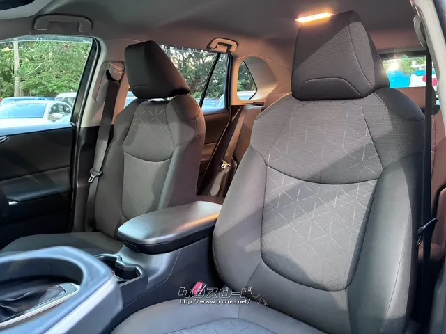 厚みのある疲れにくいシート トヨタ RAV4