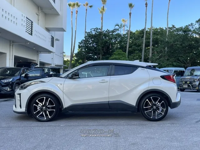 WLTCモード燃費25km/リットル トヨタ C-HR