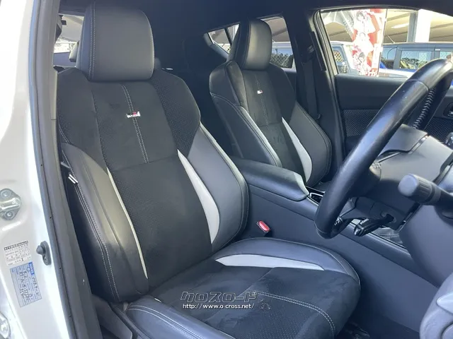 ホールド性が高く、座り心地の良いGR専用シート トヨタ C-HR