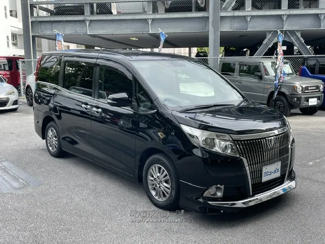 グリルバーとヘッドランプはスモーク塗装を施し「T字」の造形を強調 トヨタ エスクァイア