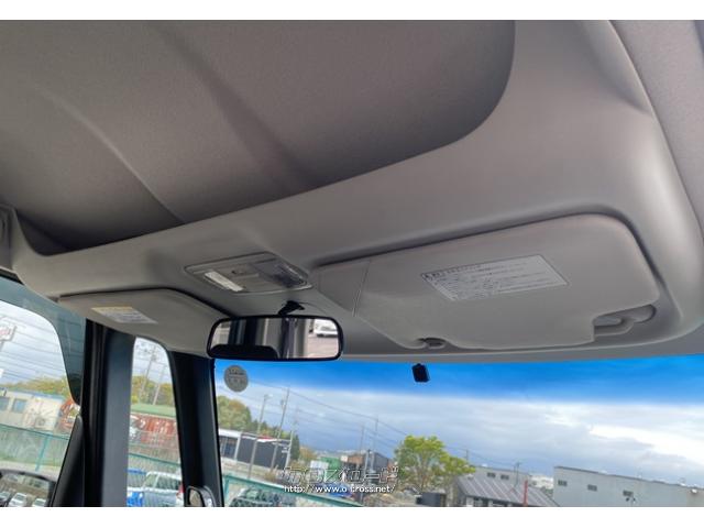 オプション(大型ルーフコンソール)付き! 夜道のドライブも明るく☆安全・快適なHIDライト☆装備しています!! ホンダ N-BOX