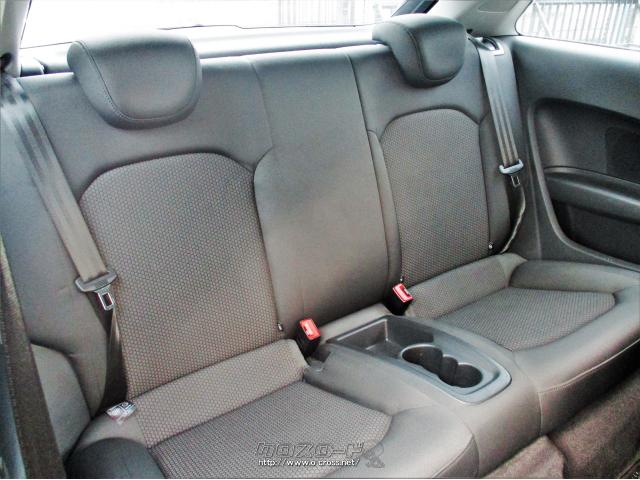 シートは、後席の格納だけでもある程度までフラットにできるが、ダブルフォールディングによってさらに広いスペースをつくり出すこともできる。 アウディ A1