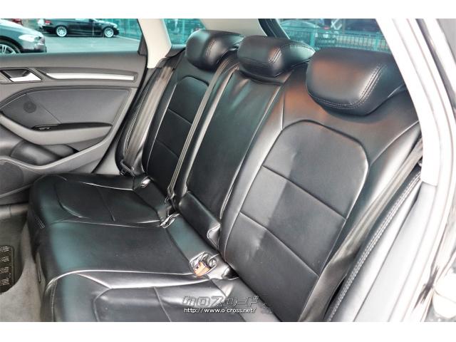 リアシートにも大人が無理なく乗車する事ができるスペースが設定されています、このクラスのセダンでは珍しいリアシートに向けての独立エアコンダクトも装備されています アウディ A3