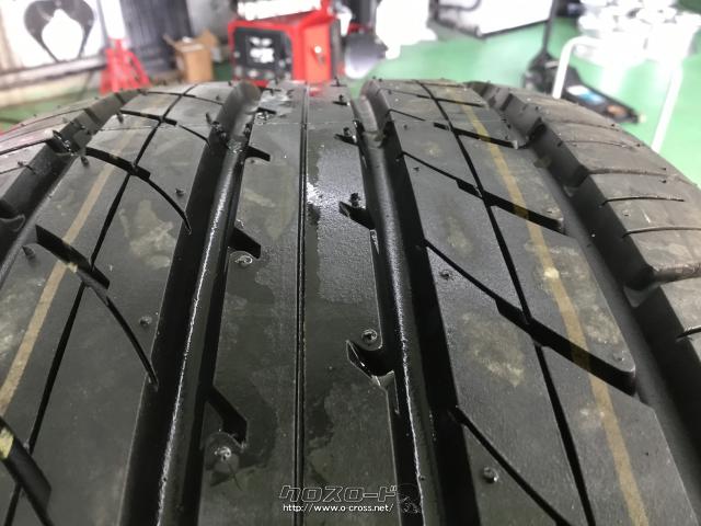 タイヤ・バリ溝イボ付きTOYOタイヤ235/50R18 4本×取り付け工賃込み・ご 