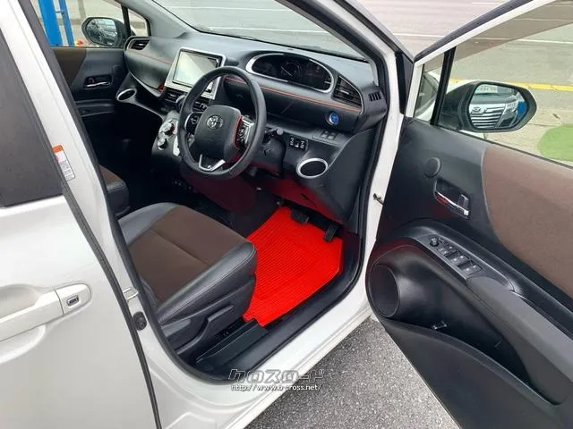 特別仕様車クエロ専用、レザーインテリア トヨタ シエンタ