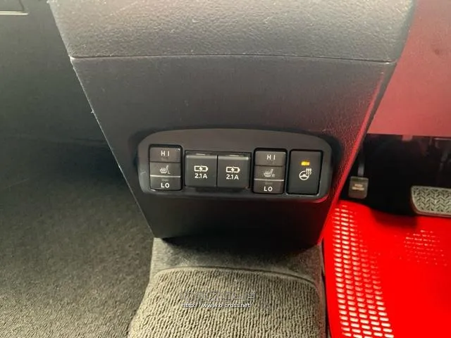 充電用USB端子(2個/センター) トヨタ シエンタ