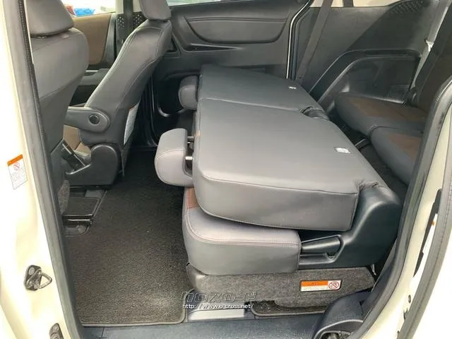 セカンドシート(シートスライド+リクライニング付) 5:5分割(タンブル機構付) トヨタ シエンタ