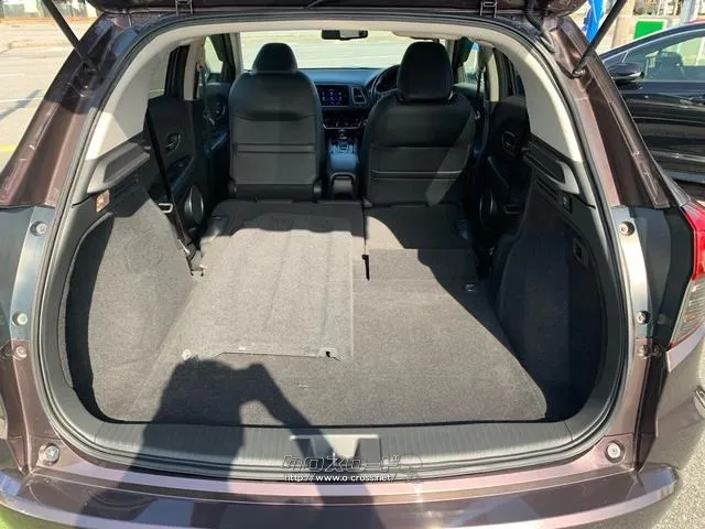 ●チップアップ&ダイブダウン機構付6:4分割可倒式リアシート ホンダ ヴェゼル