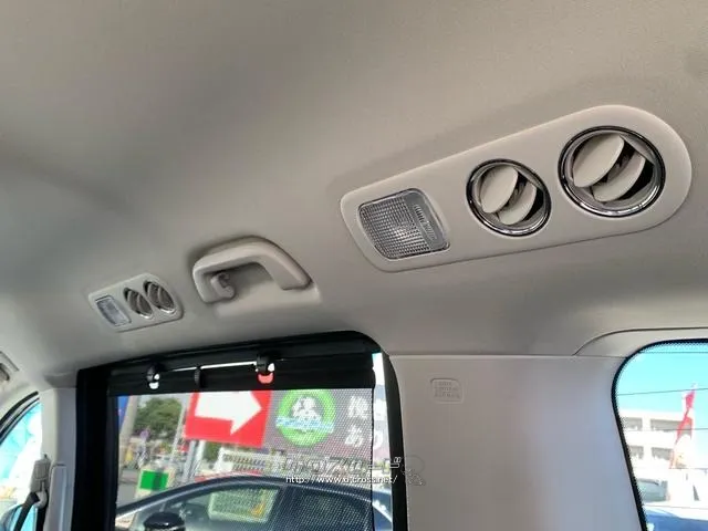 最上級グレード専用、トリプルゾーンコントロール・フルオートエアコンディショナー ホンダ オデッセイ