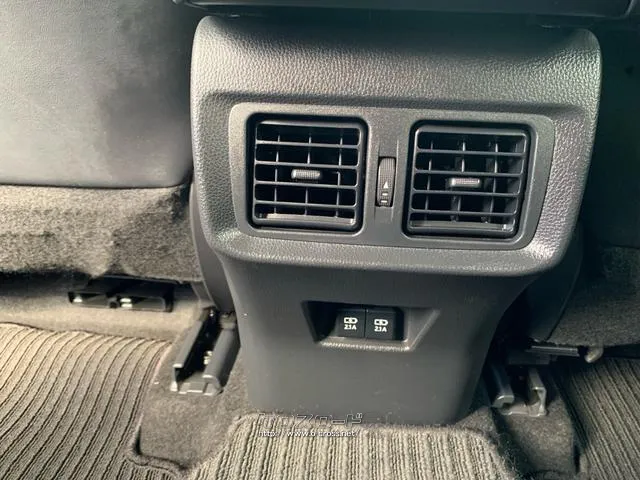 後席用、充電用USB端子・後席用エアコン トヨタ ハリアー